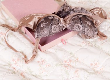 Collezioni intimo inverno trasparenze pizzo romanticismo