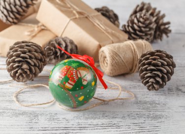 palline natale decoupage, decorare palline natale, palline natale polistirolo