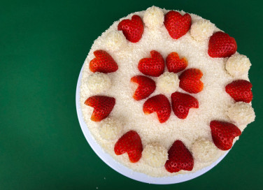 come decorare torta cocco, torta cocco decorata