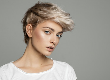 capelli corti, acconciature semplici, come pettinarli