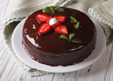 come decorare torta cioccolato con fragole, come decorare torta cioccolato