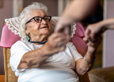 Prevenire gli incidenti domestici degli anziani