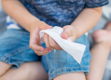 Dove si buttano le salviettine umidificate