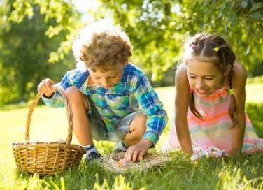 Caccia al tesoro di Pasqua con gli ovetti