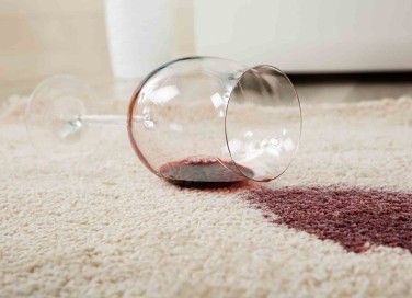 Come eliminare le macchie di vino