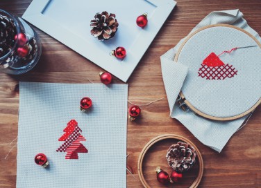 regali di natale fai da te punto a croce, natale punto croce