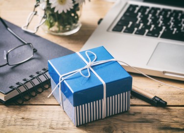 cosa regalare a chi lavora troppo, idee regalo per chi lavora troppo 