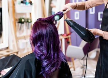 Come prendersi cura dei capelli colorati