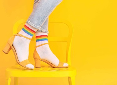 Scarpe aperte con calze