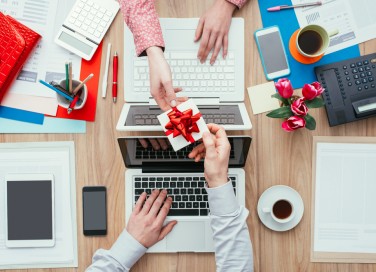 cosa regalare per lavoro, cosa regalare a chi lavora