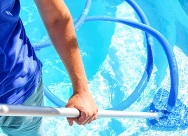 Come pulire la piscina