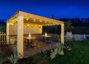 illuminare un gazebo in estate