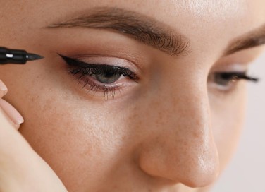eyeliner alato