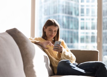 Controllare il telefono del partner