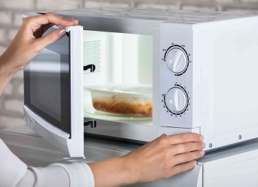 Quanto consuma il forno a microonde?