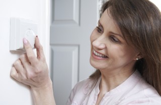 riscaldamento consumo energia risparmiare non sprecare consigli termosifone termo casa