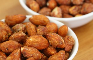 centrotavola-nocciole-caramello-natale centrotavola-nocciole-caramello-natale