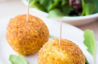 arancini-palline-mozzarella-fritto