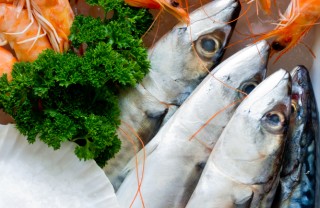 pesce salte donna alimentazione sana 