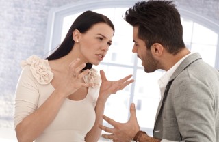 litigare mamma papà genitori figli tensioni conflitti bambini litigare mamma papà genitori figli tensioni conflitti bambini