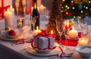 tavola natale speciale feste scintillante addobbi casa decorazione piatti apparecchiare
