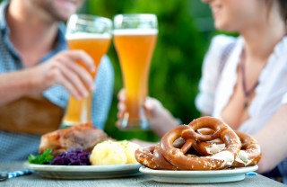 birra Bretzel würstel divertimento birra Bretzel würstel divertimento