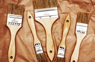 mobili legno vernice grattare restaurare riverniciare vecchio rinnovare 