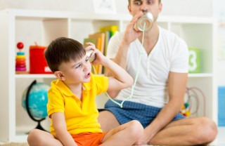 papà gioco bambini compiti lavoro figlio papà gioco bambini compiti lavoro figlio