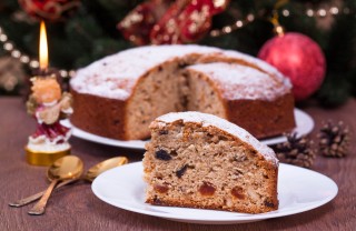 torta natale spezie ciliegie prugne cannella marmellata cioccolato