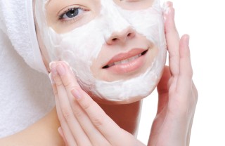 La maschera di bellezza è il modo più semplice per curare il viso La maschera di bellezza è il modo più semplice per curare il viso