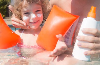 creme, bruciature, bambini, sole, spiaggia