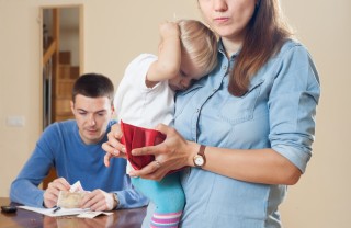 figli spese teenager spese folli deludere ragazzi genitori donne donna