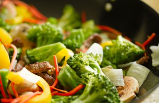 mangiare, cibarsi, cibo, pasto, pranzo, cena, cenare, pranzare, nutrirsi, sfamarsi, alimentarsi sogno
