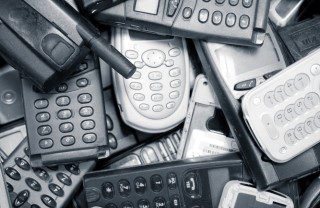 telefonino cellulare vecchio rottamazione consigli riciclo riutilizzo