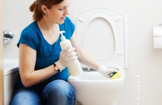 bagno pulizia prodotti ecologici igiene lavaggio profondo aceto bicarbonato