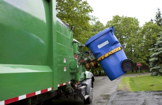 raccolta differenziata ecologia riuso materiali riciclaggio