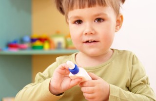 bambina a scuola