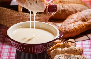 fondue svizzera formaggio carne ricetta bourguignonne