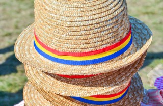Cappelli di paglia e canapa