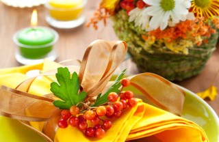 caldo-frutta-fiori-tavola