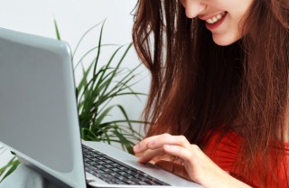 internet web chat avventura relazione coppia donna uomo social network internet web chat avventura relazione coppia donna uomo social network