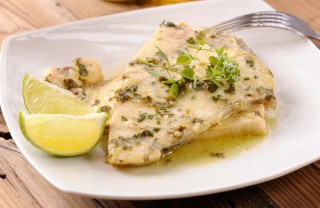 pesce spada griglia sala limone olio prezzemolo