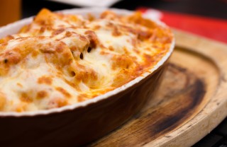 lasagna pasta condimento sugo salsiccia uova Carnevale