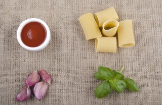 paccheri tonno olive capperi olio pasta 