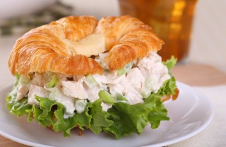 insalata pollo verdure yogurt maionese