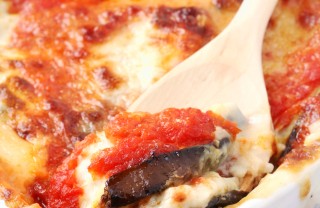 torta melanzane mozzarella pomodoro prosciutto uova