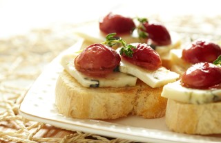 crostini uva gorgonzola timo