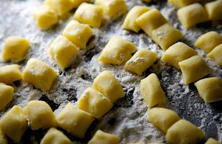 gnocchi pomodoro melanzane noci gnocchi pomodoro melanzane noci