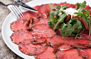 carpaccio manzo carne salada rucola limone parmigiano