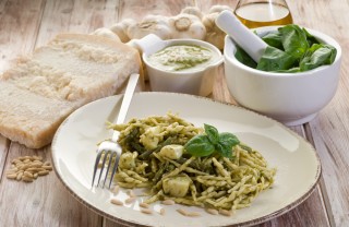 pasta trofie salsa pesto basilico pinoli genova
